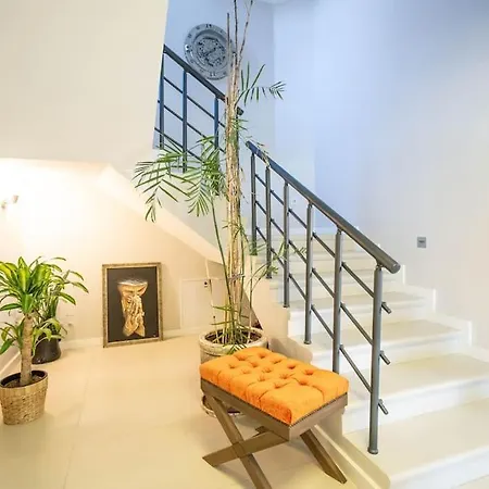 Paris Villa *